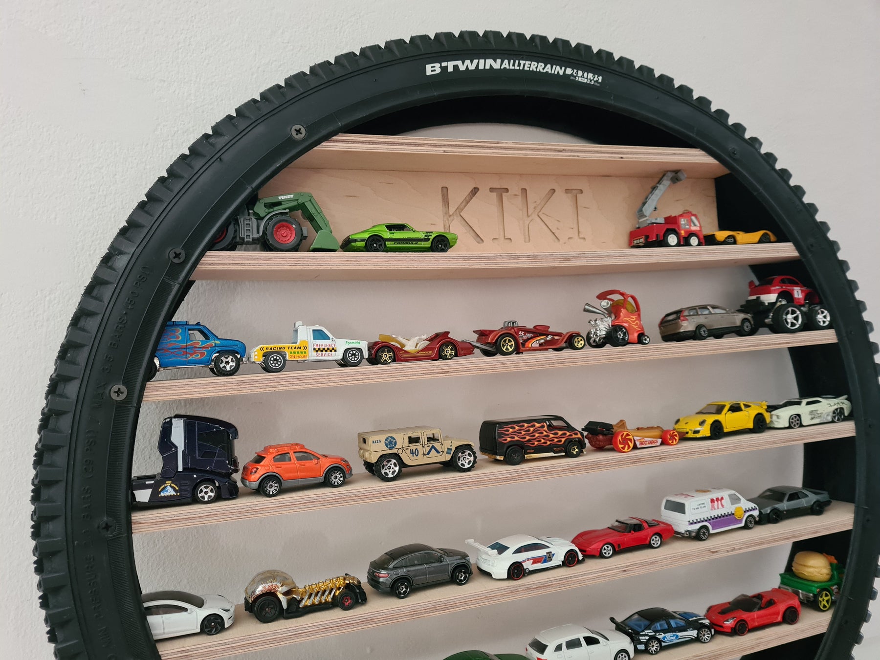 WHEELY polica za mala vozila