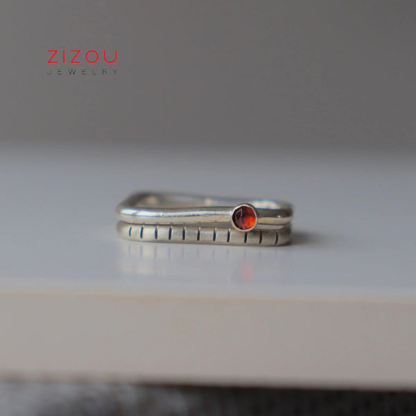 2U1 granat / square/ prsten