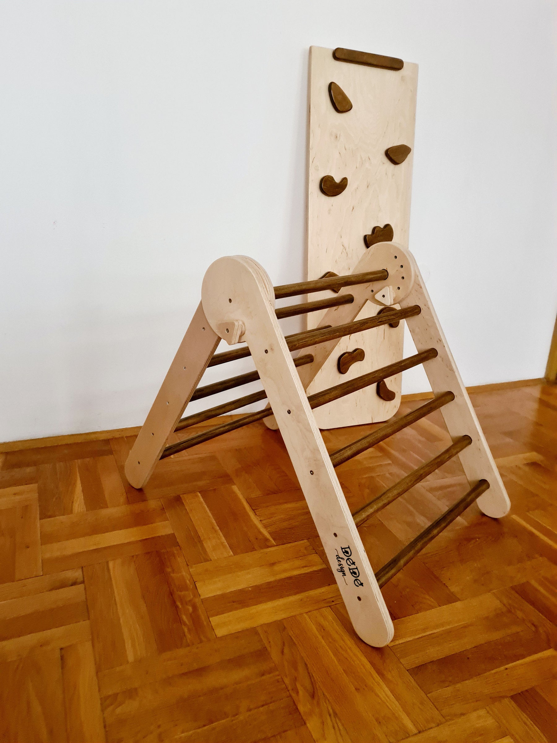 MONTESSORI PIKLER s toboganom i hvatištima / eko lak, boja oraha