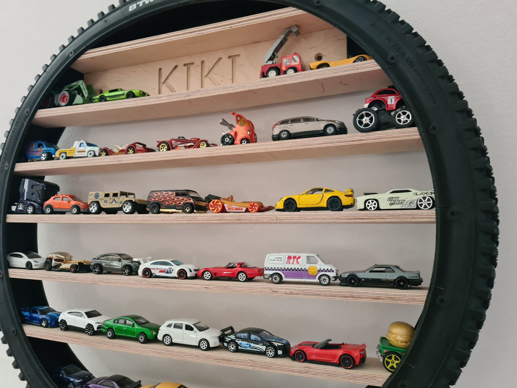 WHEELY polica za mala vozila