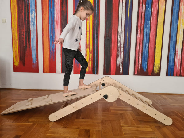 MONTESSORI PIKLER s toboganom i hvatištima / eko lak, boja oraha