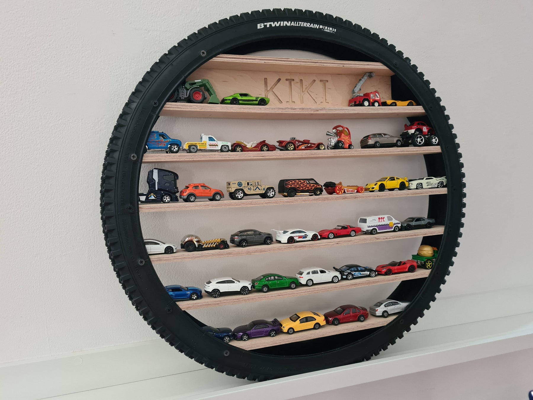 WHEELY polica za mala vozila
