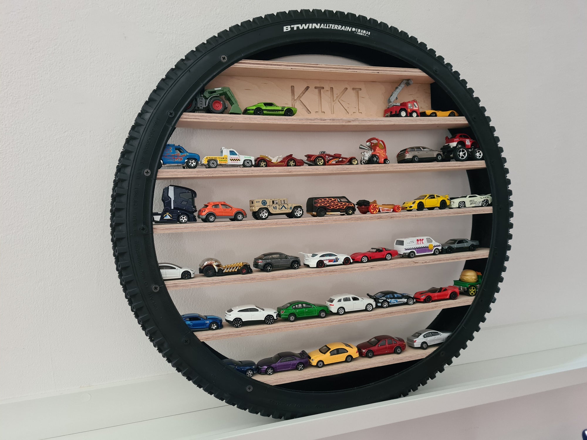 WHEELY polica za mala vozila