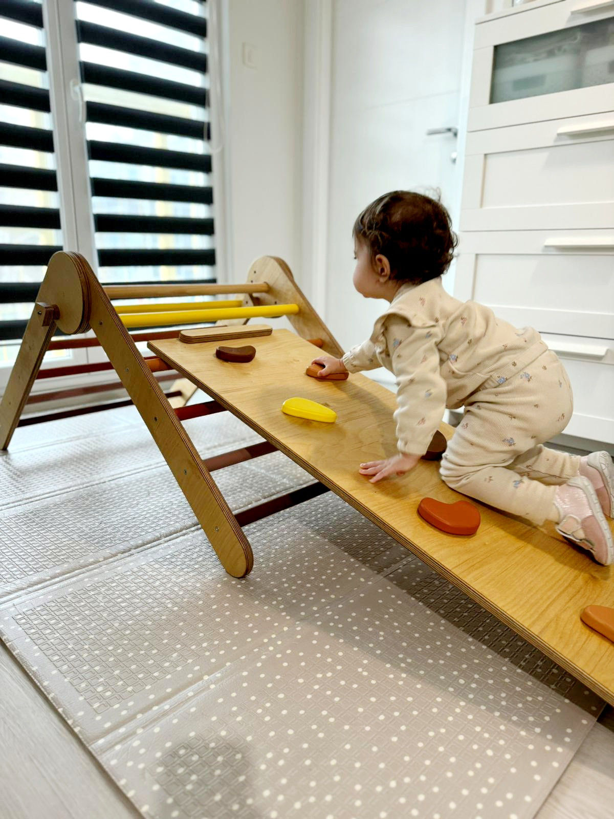 MONTESSORI PIKLER s toboganom i hvatištima / eko lak, u boji Sunset