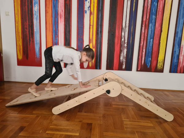 MONTESSORI PIKLER s toboganom i hvatištima / eko lak, u boji