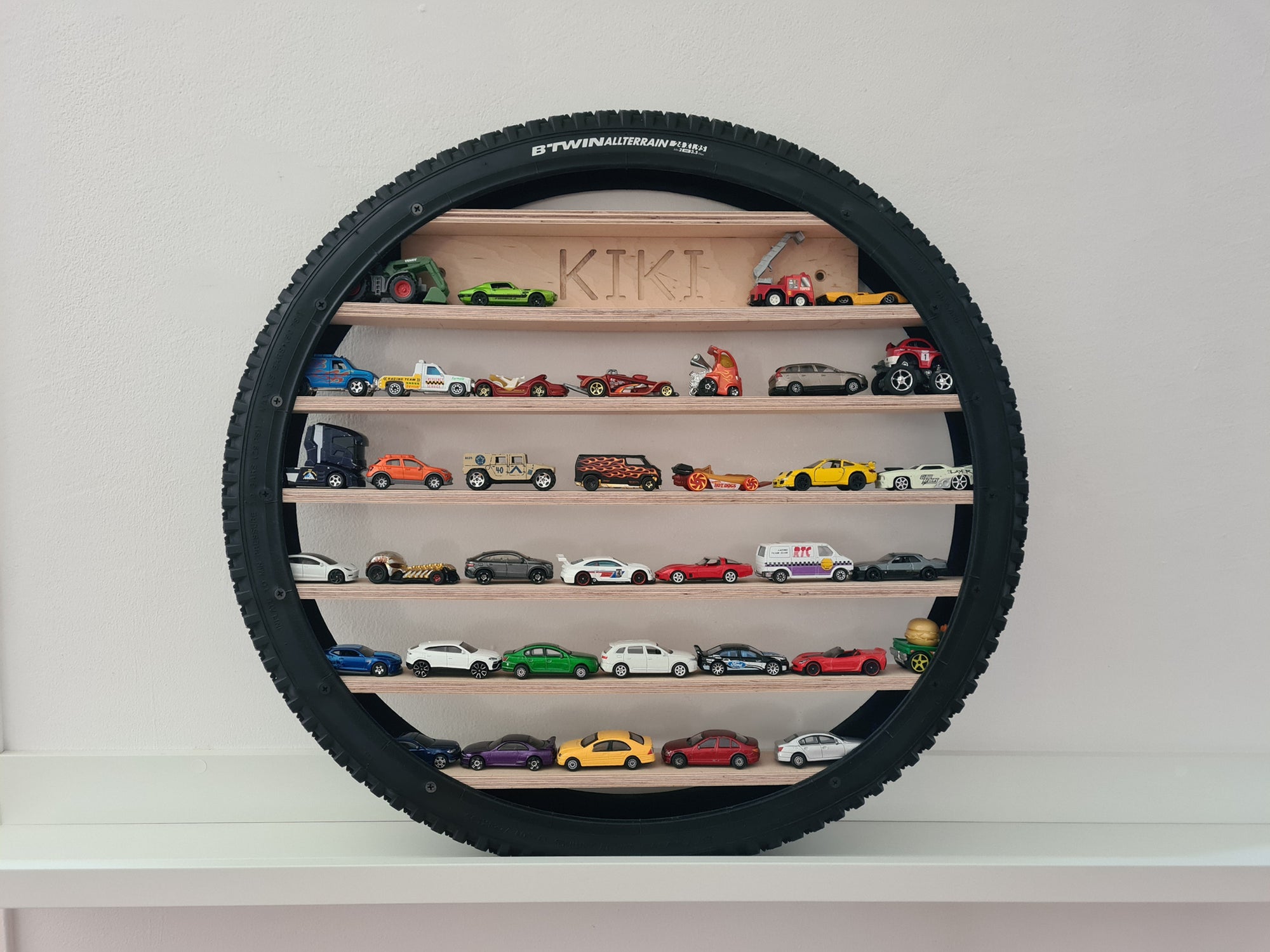 WHEELY polica za mala vozila