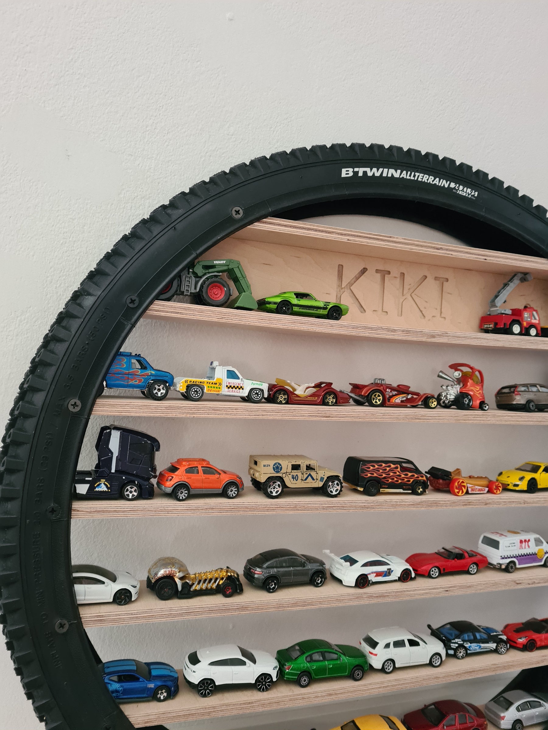 WHEELY polica za mala vozila