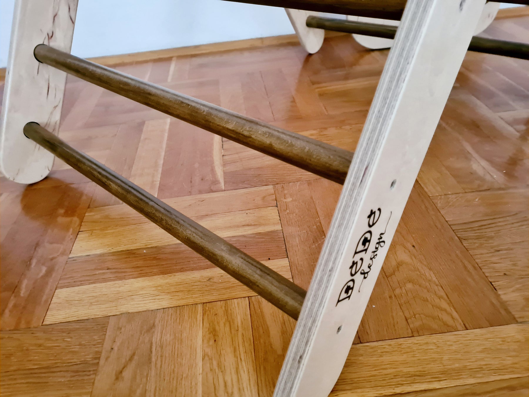 MONTESSORI PIKLER s toboganom i hvatištima / eko lak, boja oraha