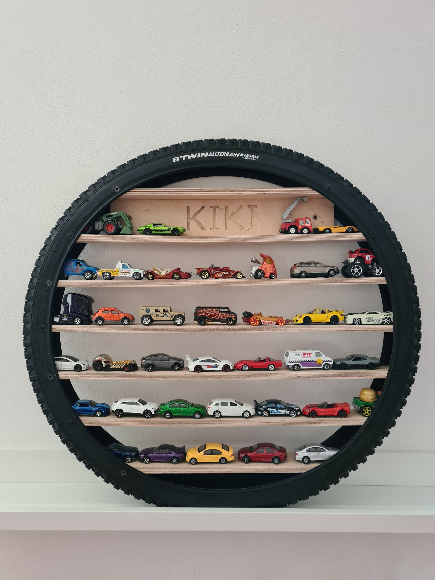 WHEELY polica za mala vozila