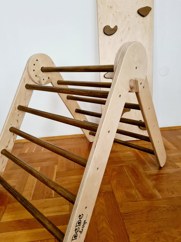 MONTESSORI PIKLER s toboganom i hvatištima / eko lak, boja oraha