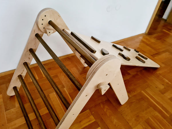 MONTESSORI PIKLER s toboganom i hvatištima / eko lak, boja oraha