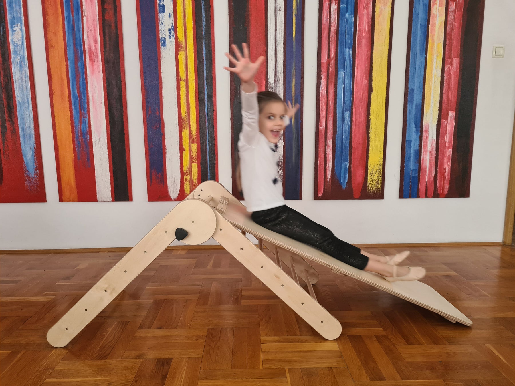 MONTESSORI PIKLER s toboganom i hvatištima / eko lak, boja oraha